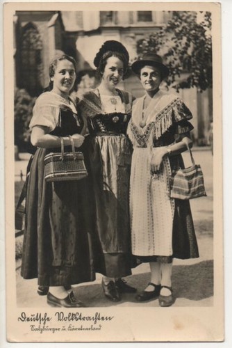 Ragazze costumi nazionali - in,
